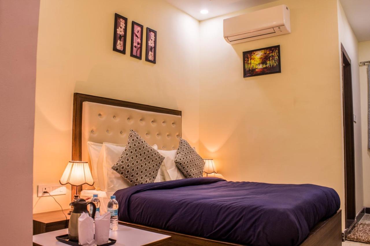 Lav Kush International Otel Varanasi Dış mekan fotoğraf
