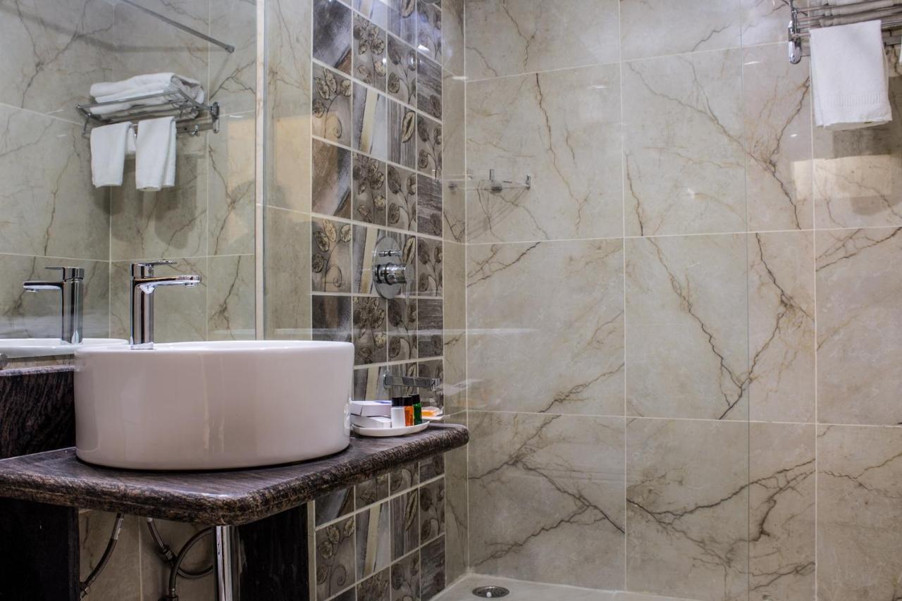 Lav Kush International Otel Varanasi Dış mekan fotoğraf
