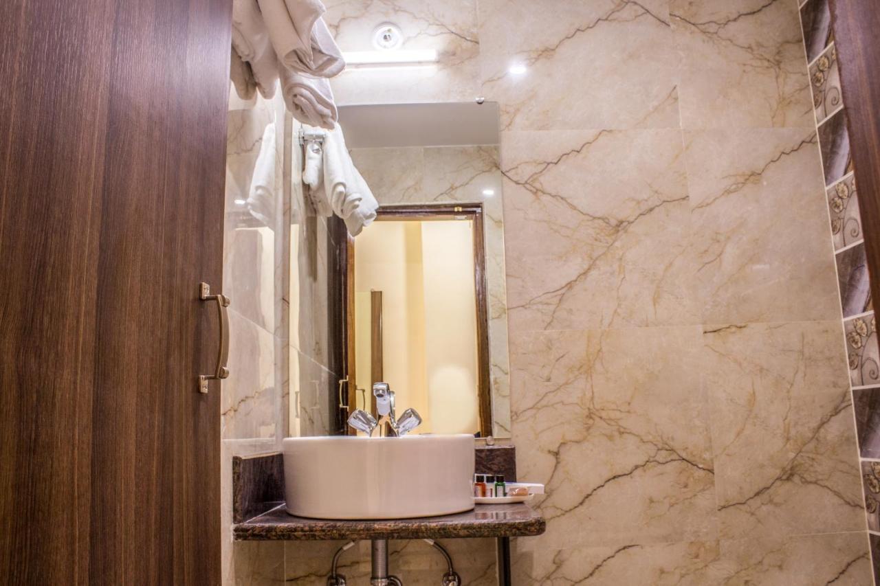 Lav Kush International Otel Varanasi Dış mekan fotoğraf
