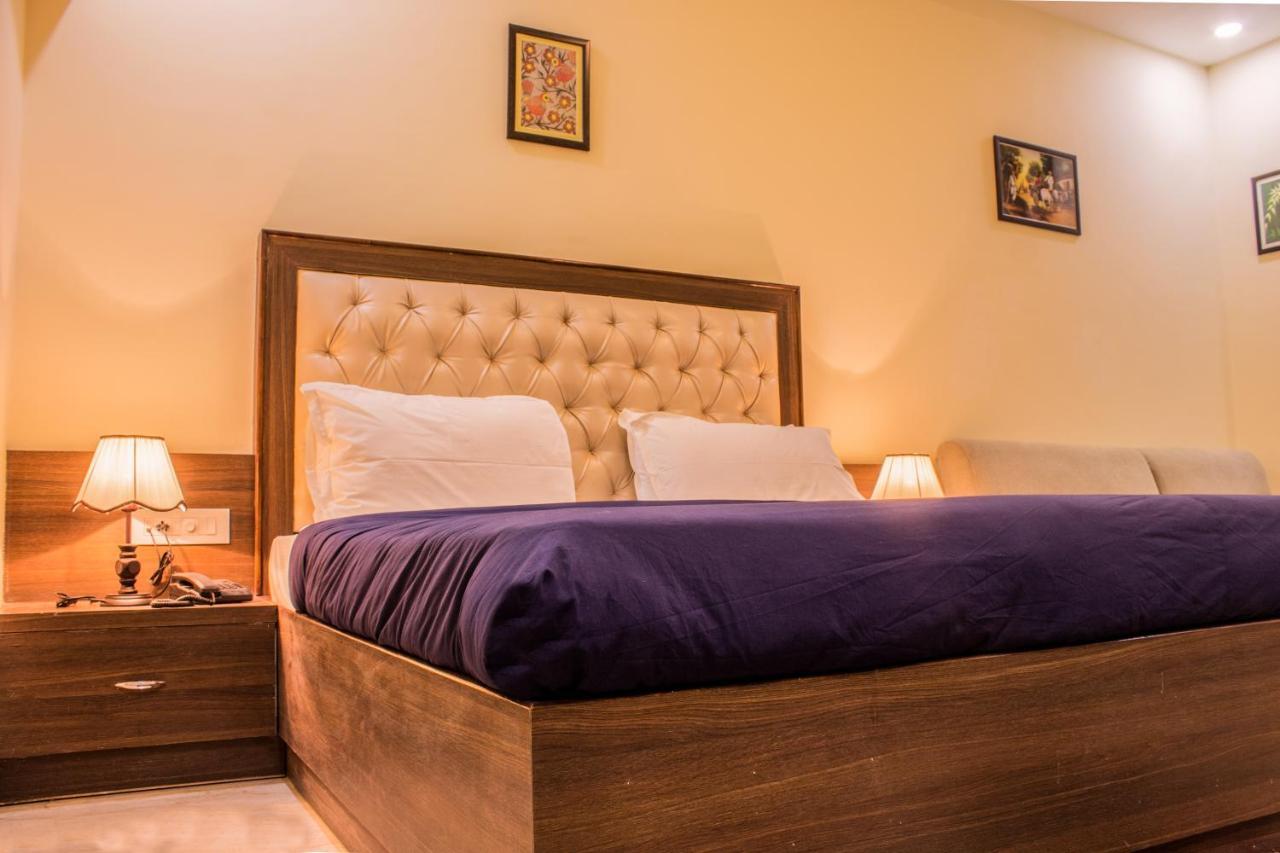 Lav Kush International Otel Varanasi Dış mekan fotoğraf