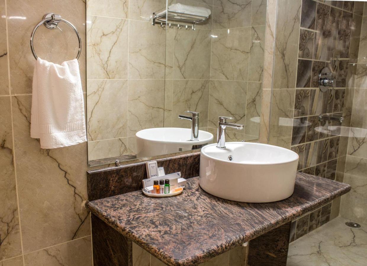 Lav Kush International Otel Varanasi Dış mekan fotoğraf